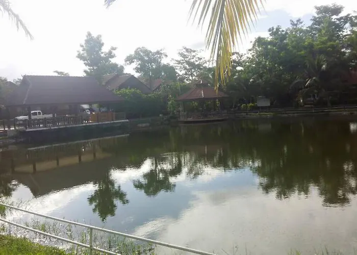 Ruen Sam Ran รีสอร์ท 3*